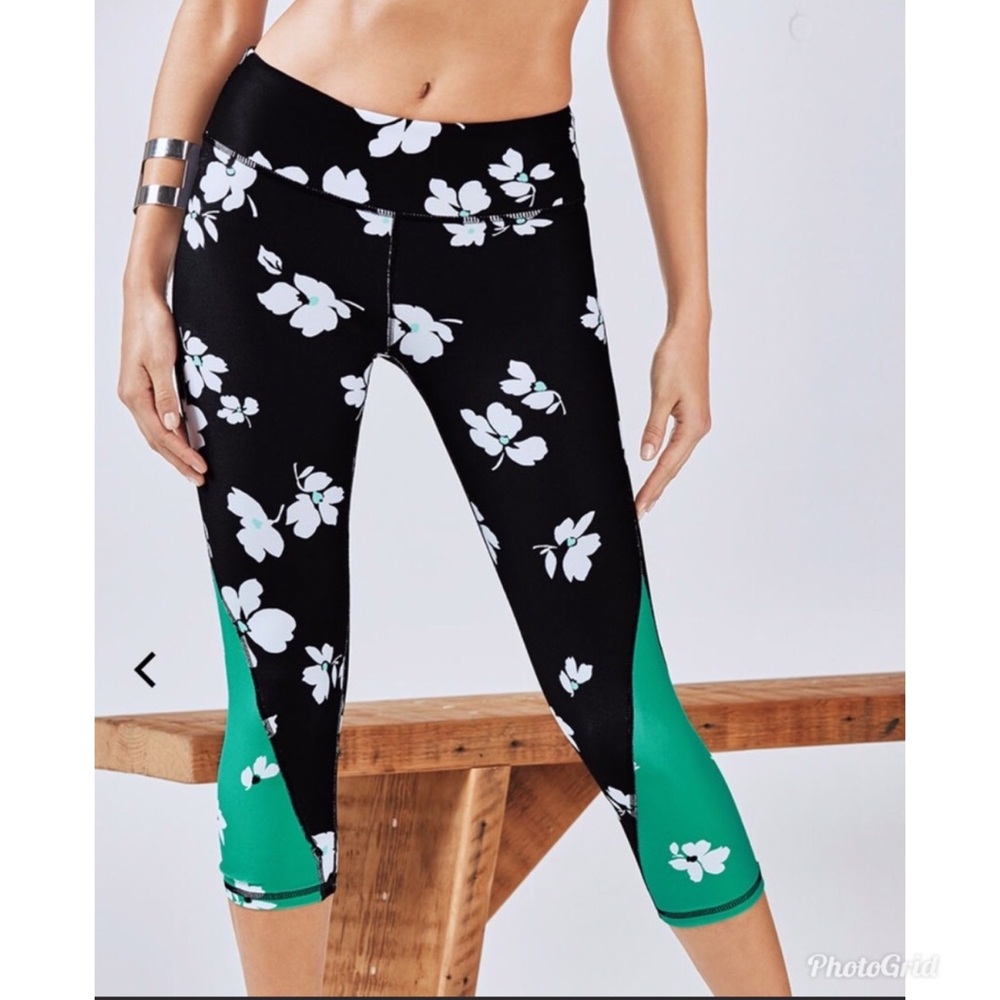 Fabletics Tuberose Capri Black Jazmine Print XXS - Picture 1 of 8